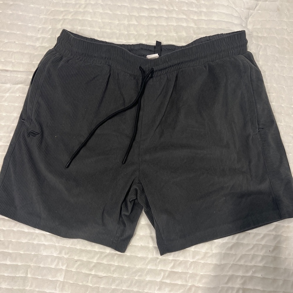 Fabletics Club Cord 7” shorts